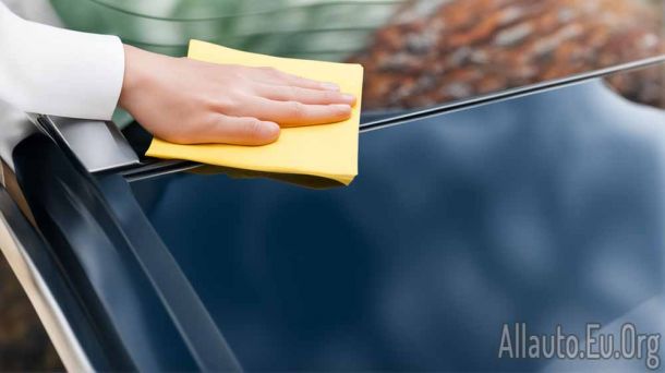 How to Properly Clean and Maintain Your Auto's Windshield