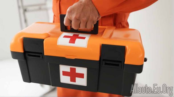 The Best Auto Emergency Kits to Keep in Your Trunk